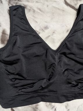 Everyday Seamless V-Neck Bralette - Black